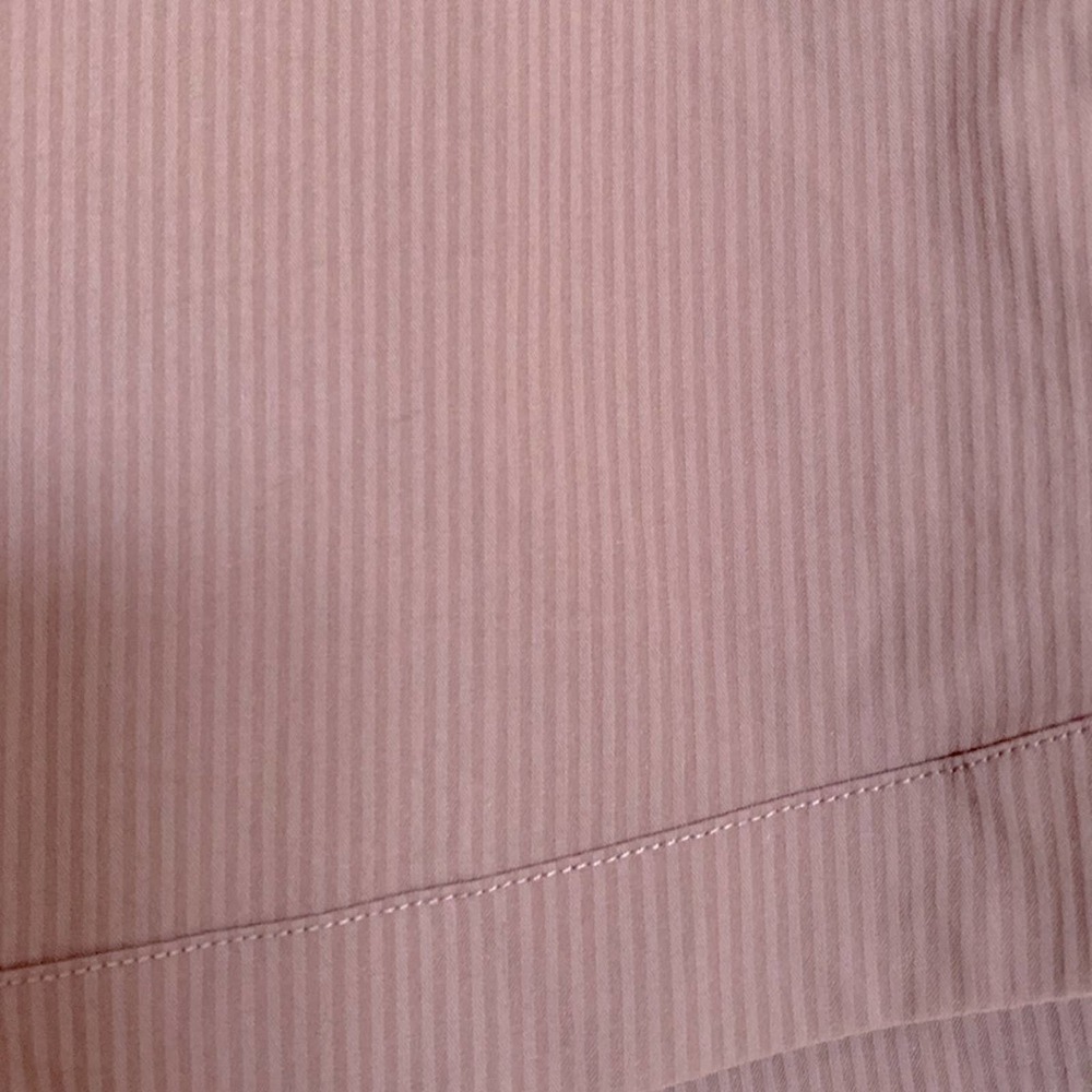 CRZ Yoga Shorts. 2 1/2” inseam. Zip button and drawstring mauve size 14
C - Picture 3 of 8